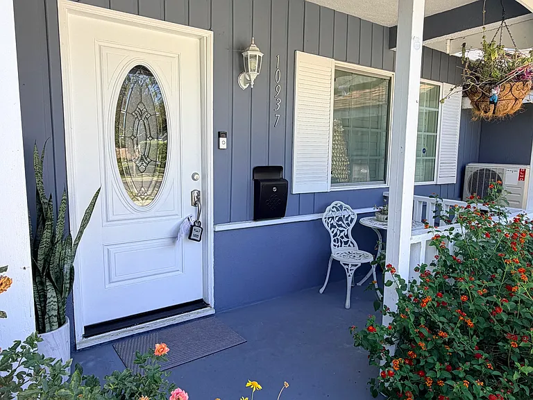 10937 Whitaker Ave — Photo 2