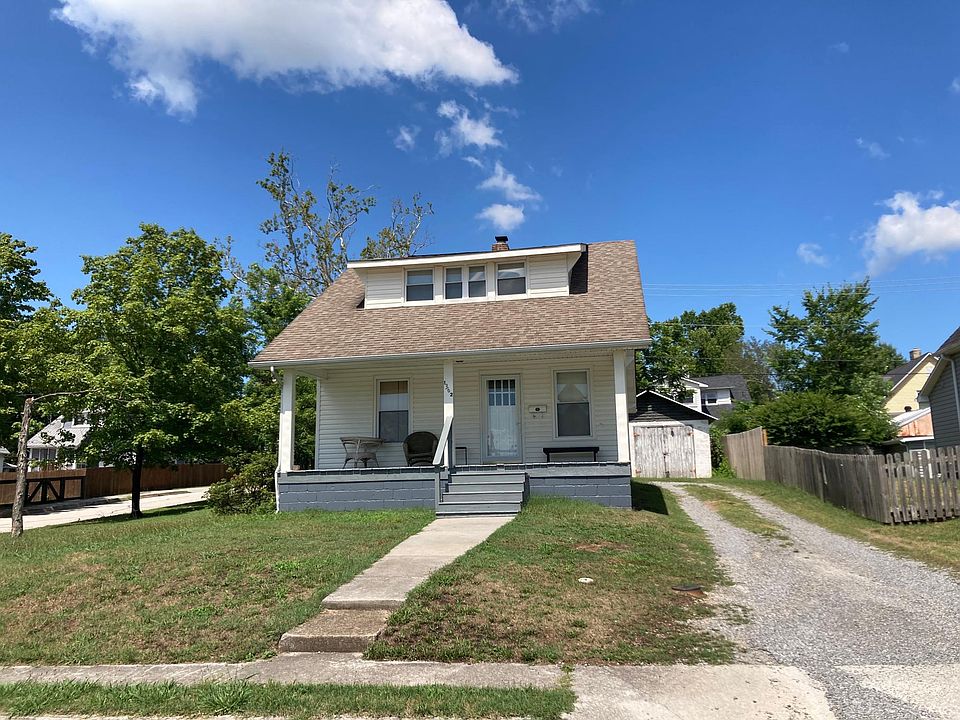 Front of house with driveway and front porch