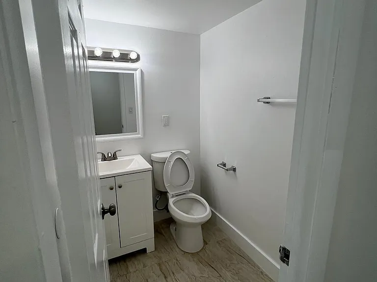 15225 NE 6th Ave #B309 — Photo 4