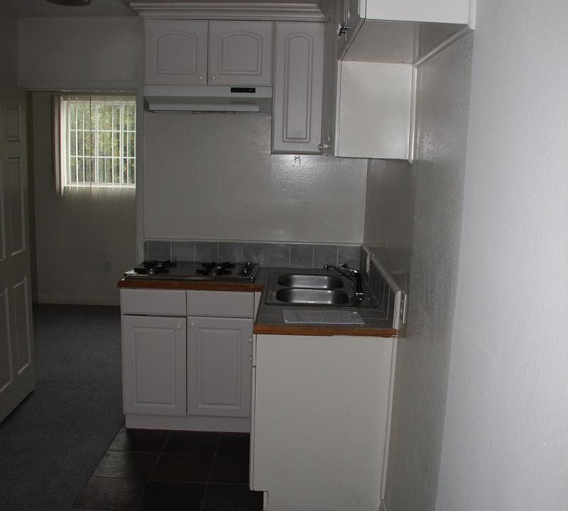 1st image of 712 Amapola Ave