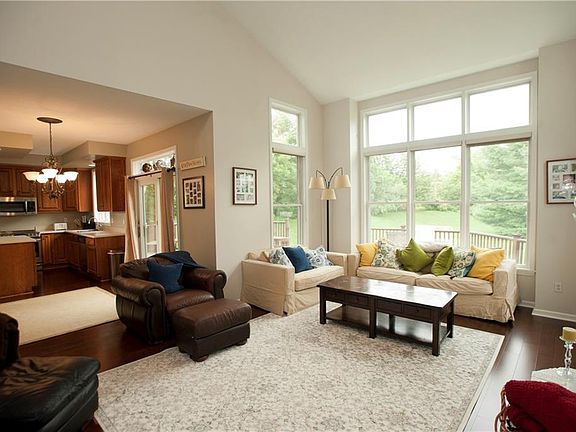 2nd image of 3 Pine Meadow Dr