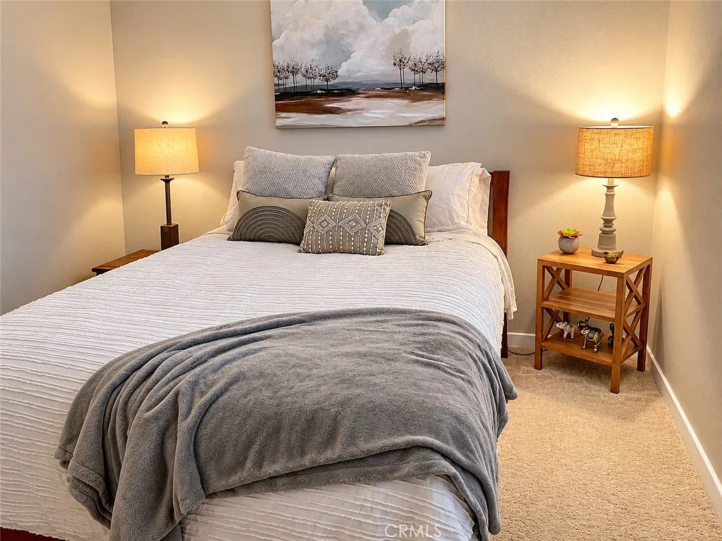 1 bed, 2175 sqft, $900 — Photo 2
