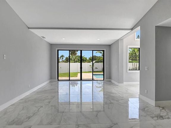 3rd image of 118 Swinton Cir