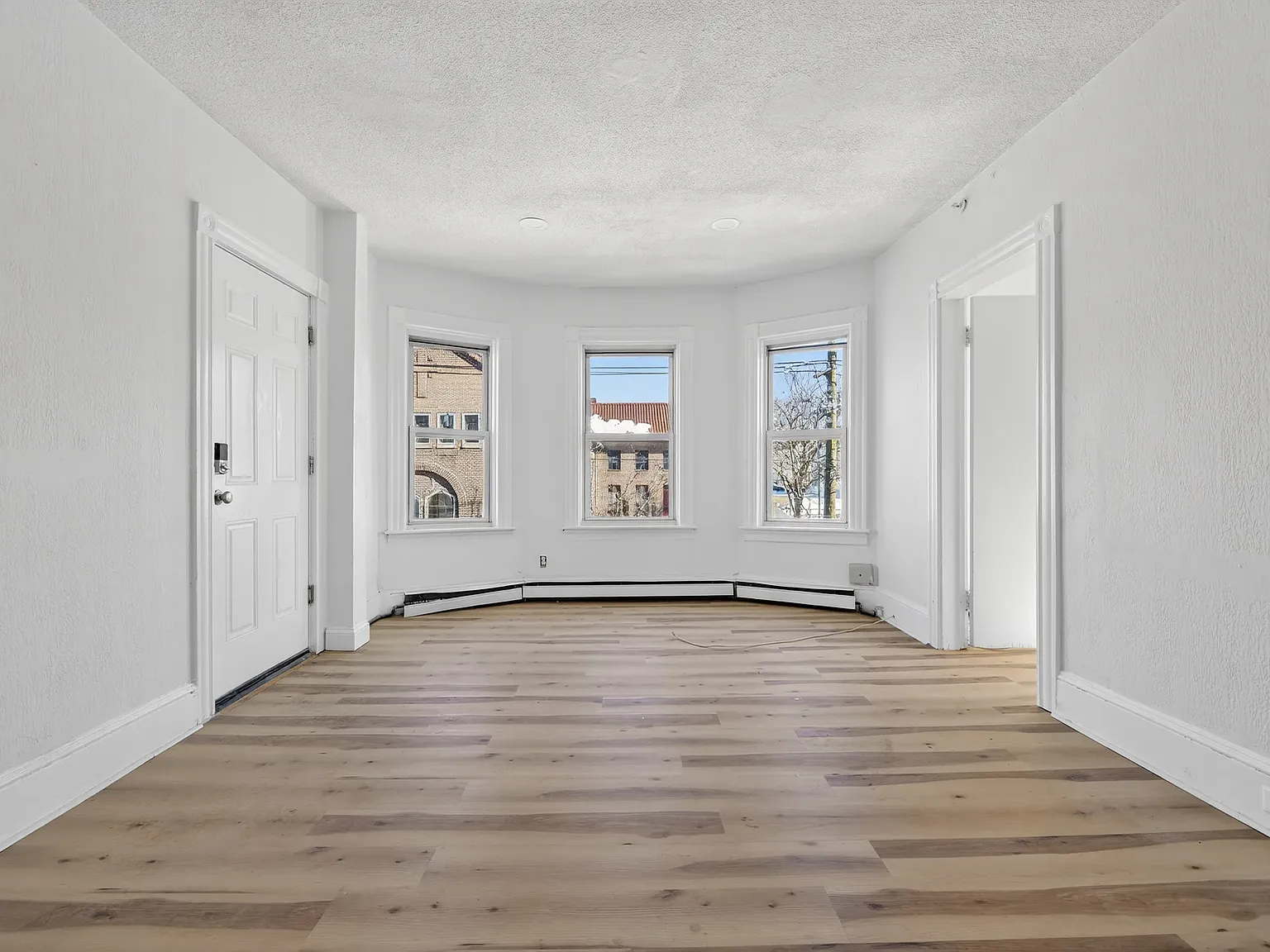 2 bed, 917 sqft, $1,750 — Photo 1