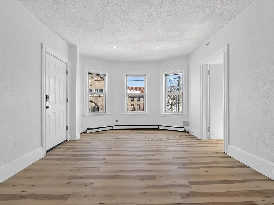 528 Charles St #2