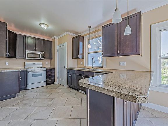 4th image of 2079 Northview Dr