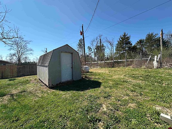 4th image of 229 Alexander Dr