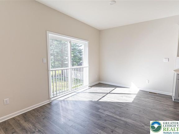 5th image of 2153 Isabel Ln