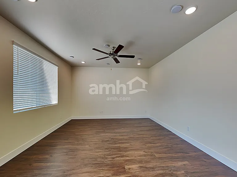 1017 S Moorside Ave — Photo 5