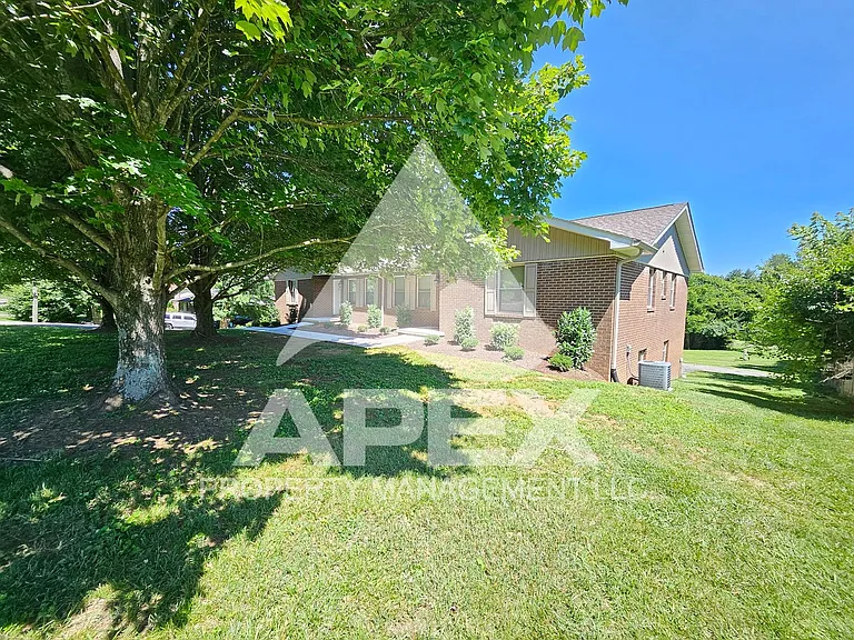 7306 Deane Hill Dr — Photo 3