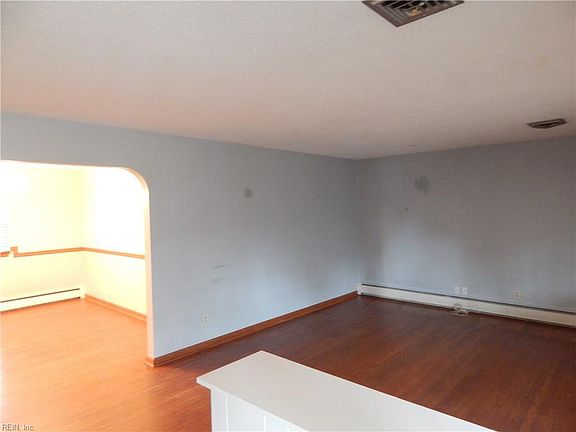 4th image of 677 Green Valley Dr