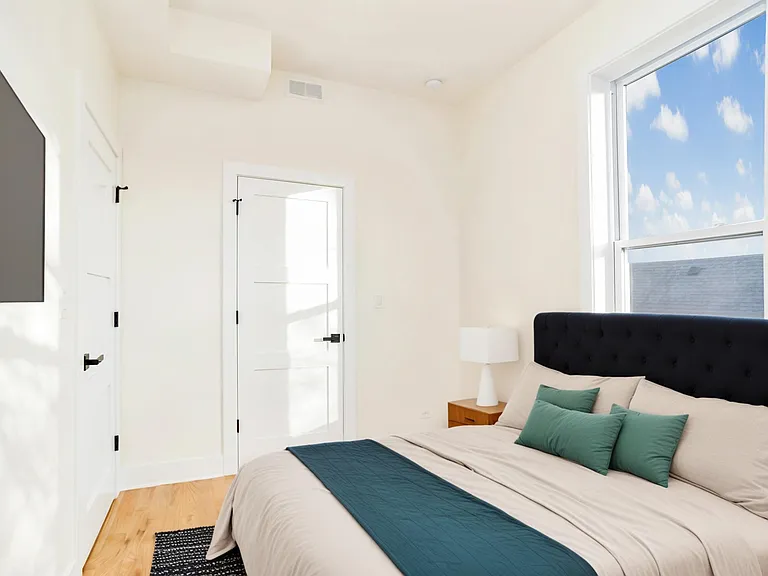 416 N Troy St #1 — Photo 15