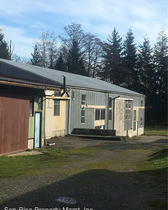 2nd image of 2353 Main St