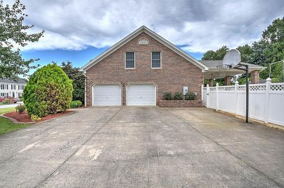 2nd image of 415 Dunwoody Ct