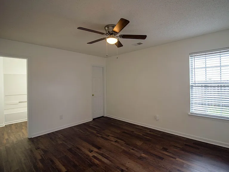 1214 Waverly Place Dr — Photo 6