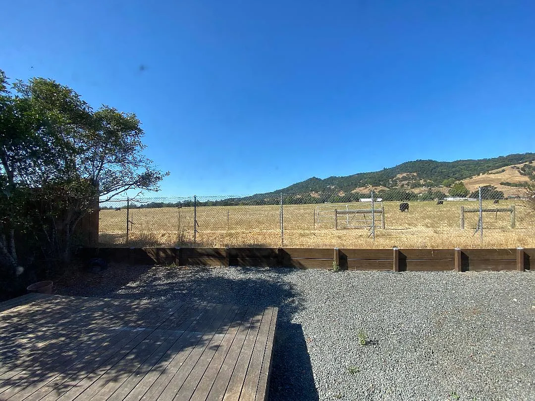 Building Photo - 1548 Gladstone Way