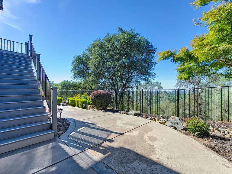 7029 Pembroke Way — Photo 108
