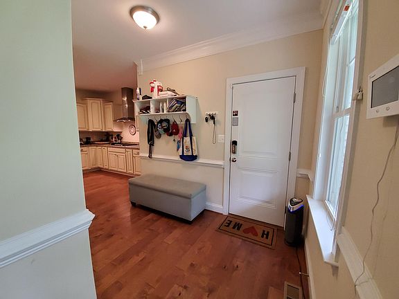 4th image of 37 Scottsdale Dr