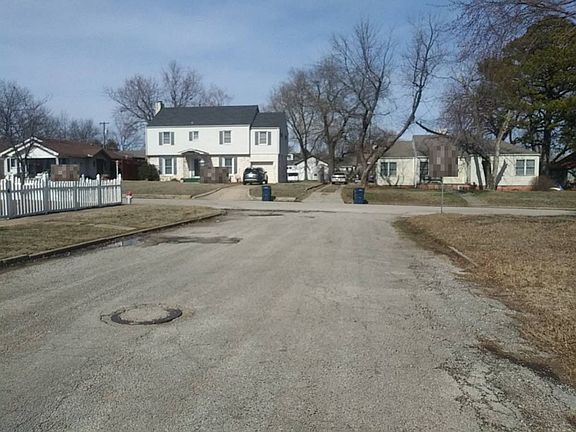 5th image of 1012 N McKinley St