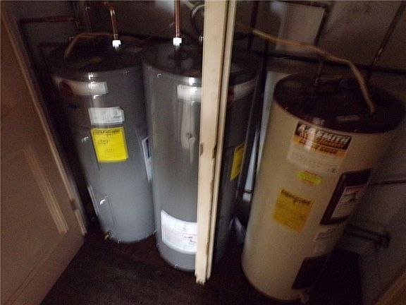 5th image of 122 S Walnut St