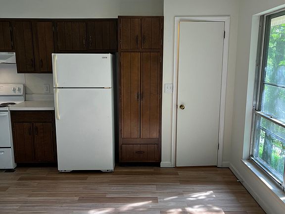 Eat in kitchen - plenty of light