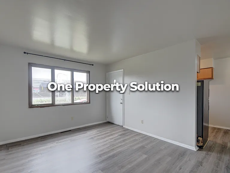 1149 E Logan St — Photo 7