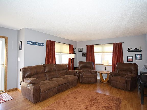 3rd image of 423 5th Ave NW