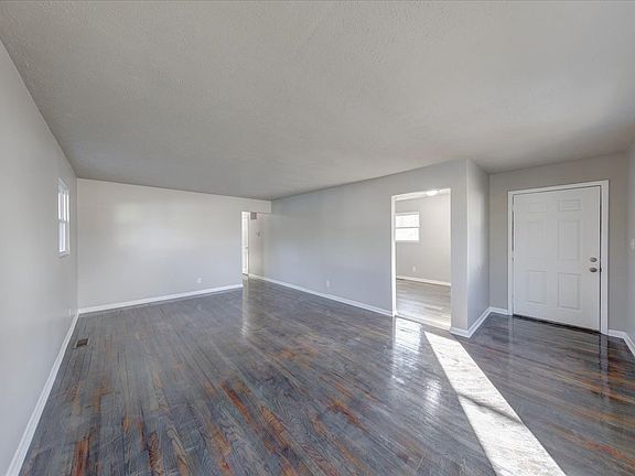3rd image of 1367 W Pruitt St