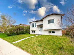141 W Falshire Close NE, Calgary, AB T3J 3A2