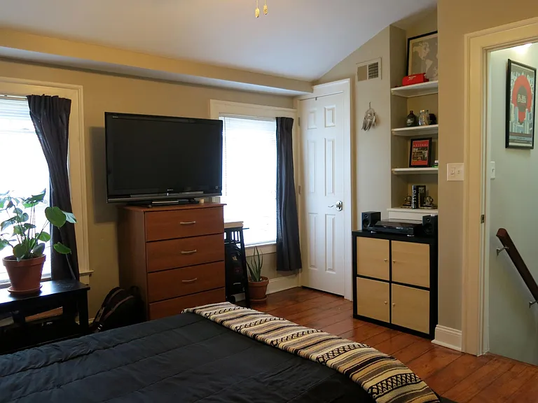 3rd floor bedroom with vaulted ceiling