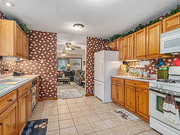 5th image of 33858 Bertrand St