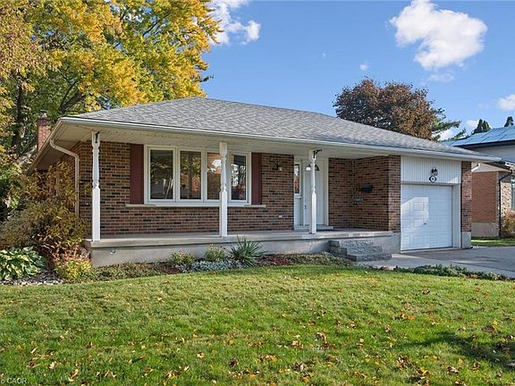 3rd image of 86 Lower Canada Cres