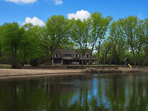 3rd image of 51 Sonja Dr