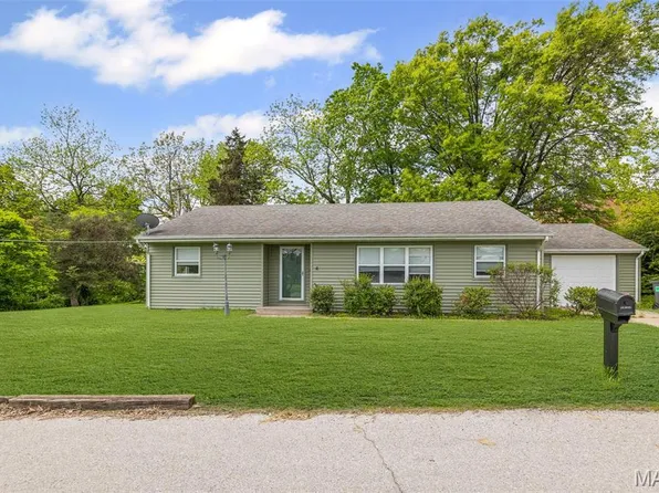 4 Signal Park Ln, Belleville, IL 62223