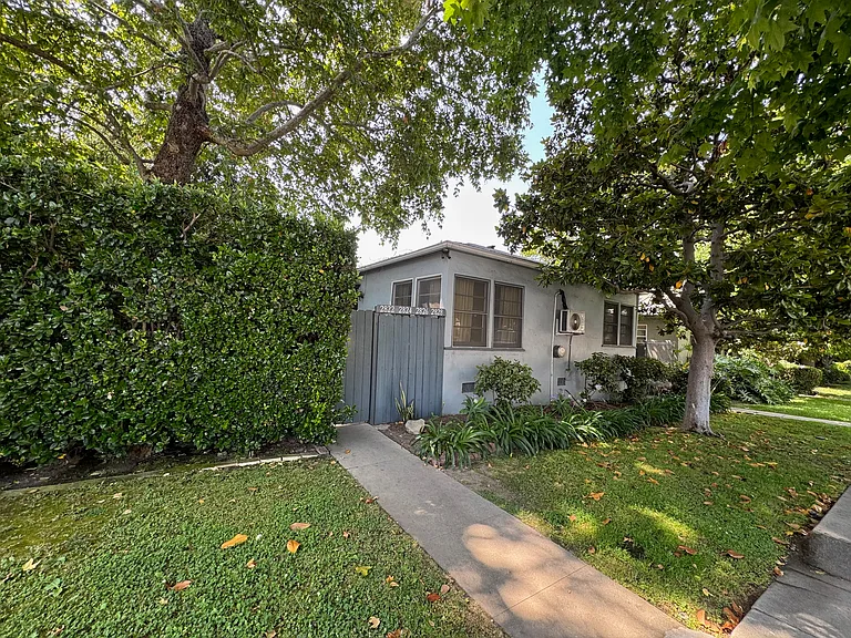 2822 Saint George St — Photo 1
