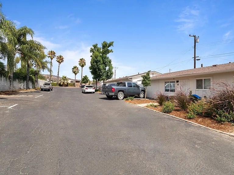 Vista Palms Apartment Homes- Yucaipa, CA — Photo 31