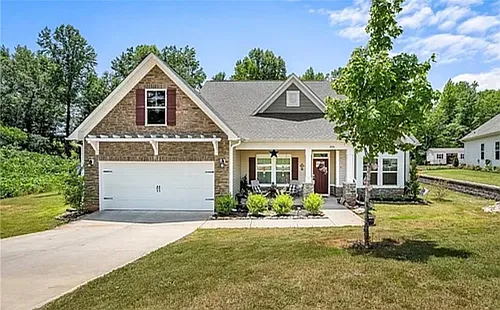 490 Twin View Dr Photo 1