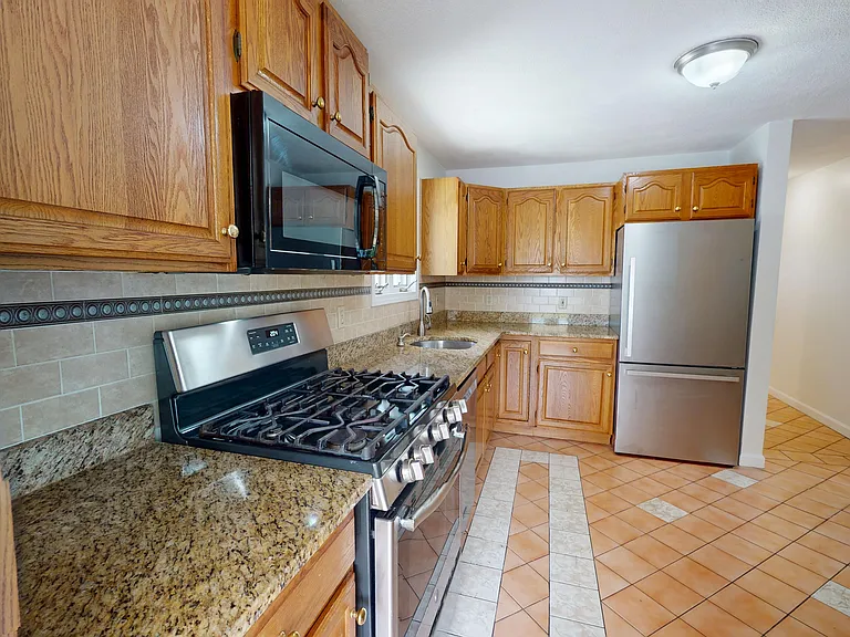 54 Linwood St #2 — Photo 9
