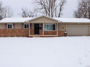 5016 Old Franklin Rd, Grand Blanc, MI 48439