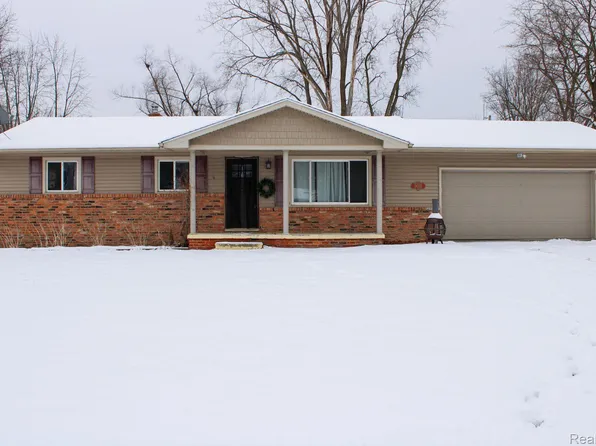 5016 Old Franklin Rd, Grand Blanc, MI 48439