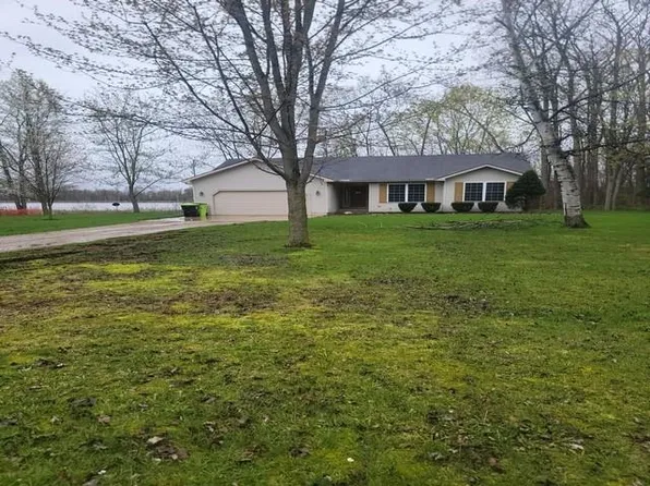 1180 Percha St, Clare, MI 48617