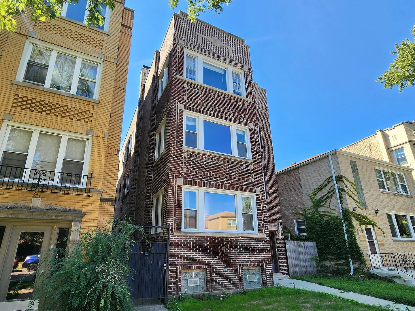 2 bed, 1265 sqft, $1,900 — Photo 2