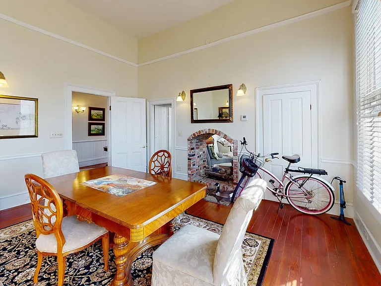 648 Clayton St — Photo 11