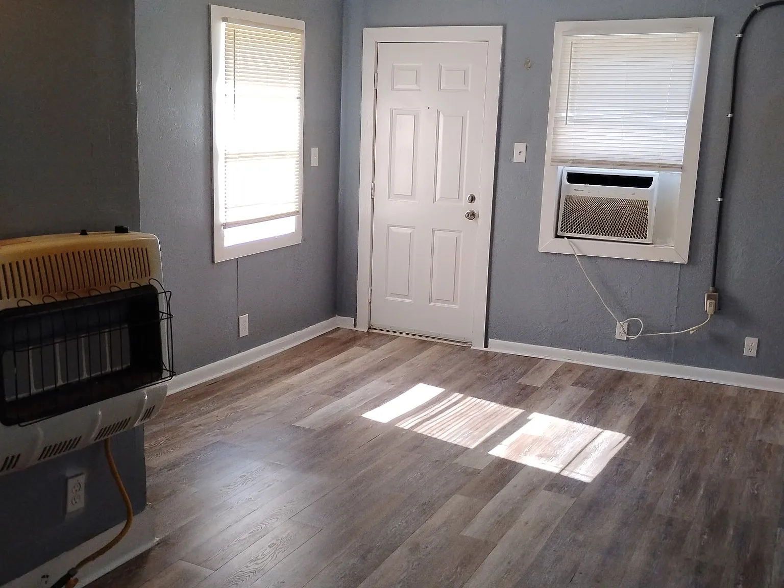 1201 Dabbs Street - 2 — Photo 4