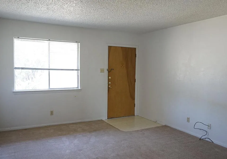 006_Living Room _02082022