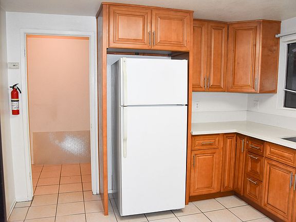 4th image of 125 S Cypress St #125