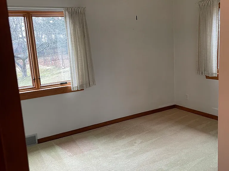 8250 Fox Ridge Rd — Photo 16
