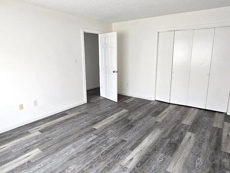 1001 Stanley Ave #1-13 — Photo 4