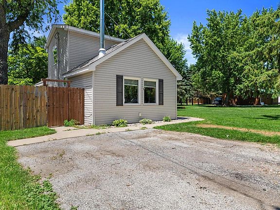 2nd image of 326 Woodlawn AVENUE