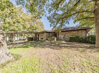 113 Hankins Dr, Azle, TX 76020